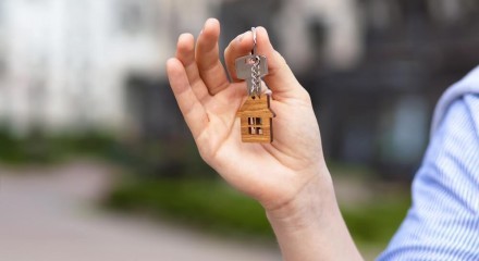 Pros and cons of buying a business with freehold or leasehold property